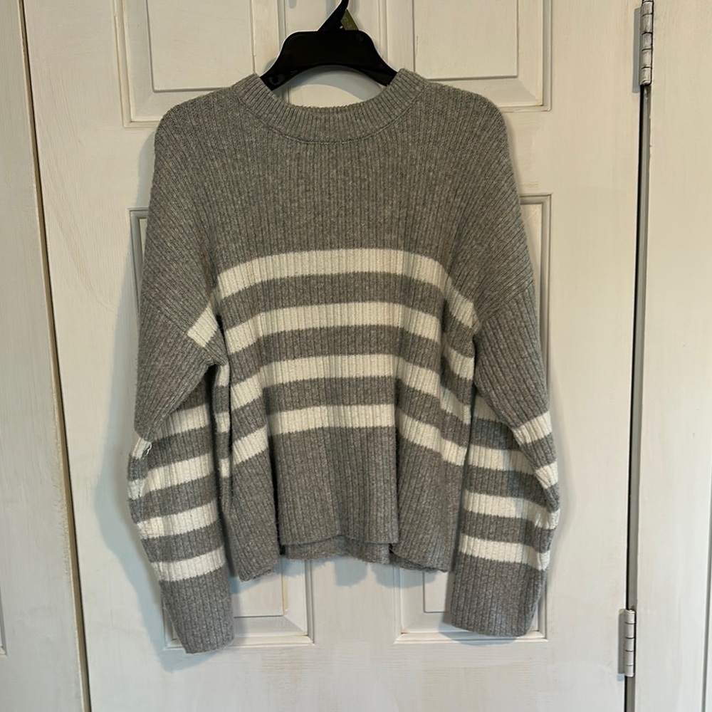 Pinque Grey and white striped sweater semi cropped size large